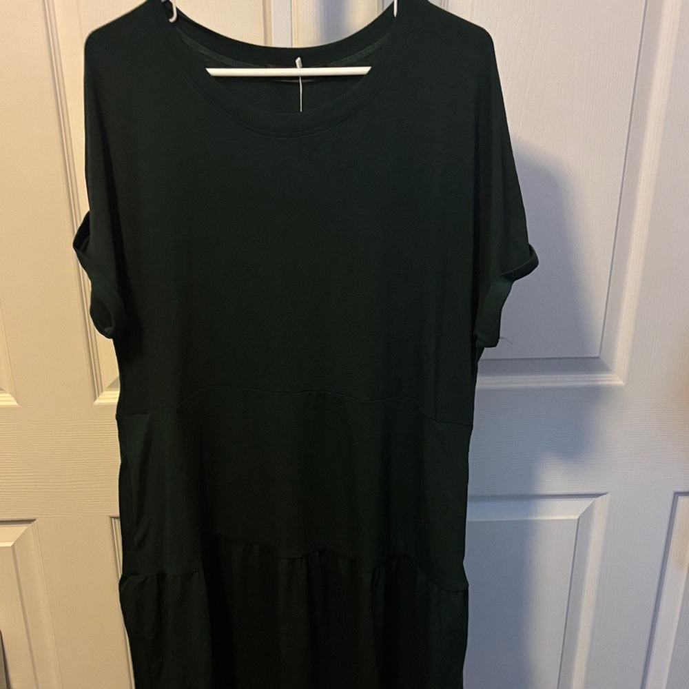 NWT Dark Green Short Sleeve Dress